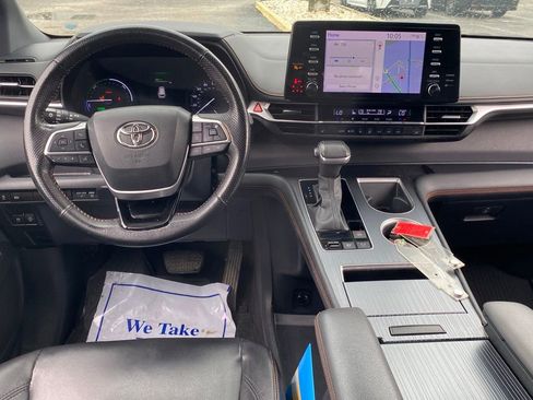 Used 2022 Toyota Sienna XSE FWD image 10