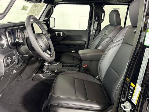 New 2026 Jeep Gladiator Sport image 9