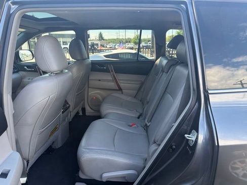 Used 2012 Toyota Highlander Limited w/ Tow Pkg AWD/4WD image 5