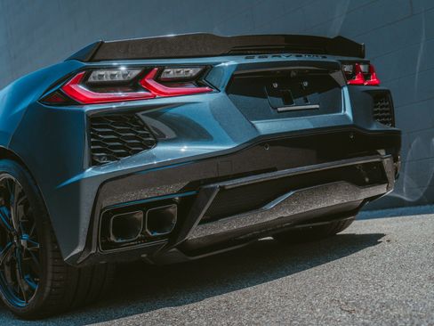 Used 2021 Chevrolet Corvette Stingray Premium Conv w/ Z51 Performance Package RWD image 18