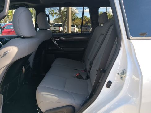 Used 2023 Lexus GX 460 image 14