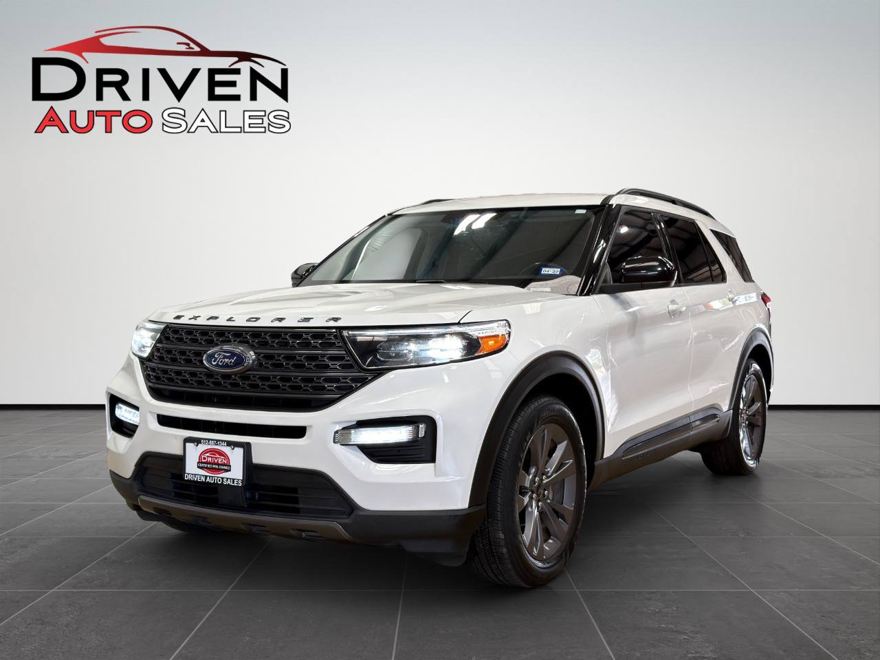 Used 2022 Ford Explorer XLT w/ Equipment Group 202A RWD image 2