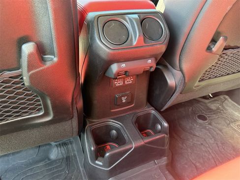 Used 2024 Jeep Gladiator Rubicon w/ Technology Group image 25