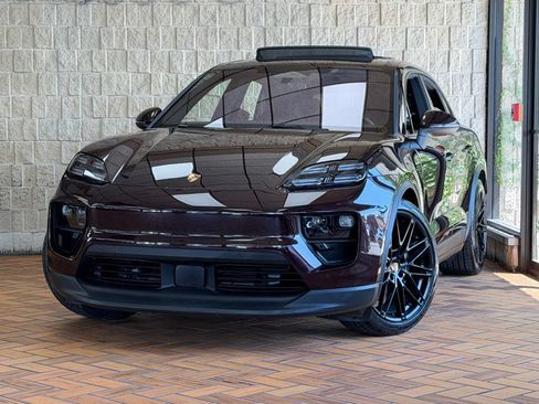 Used 2025 Porsche Macan Electric RWD image 3