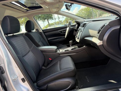 Used 2016 Nissan Altima 2.5 SV w/ Convenience Package FWD image 14