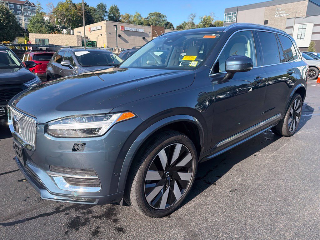 Used 2025 Volvo XC90 T8 Plus w/ Protection Package Premier AWD/4WD image 1