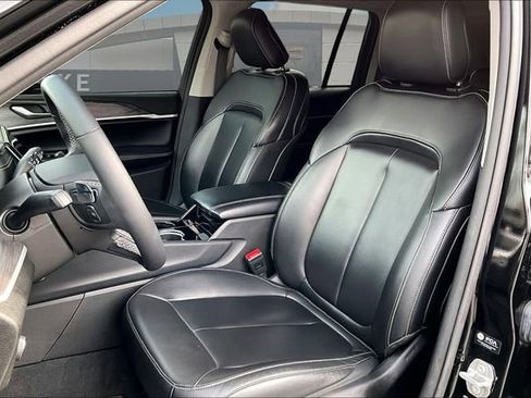 Used 2023 Jeep Grand Cherokee Limited w/ Black Appearance Package image 26