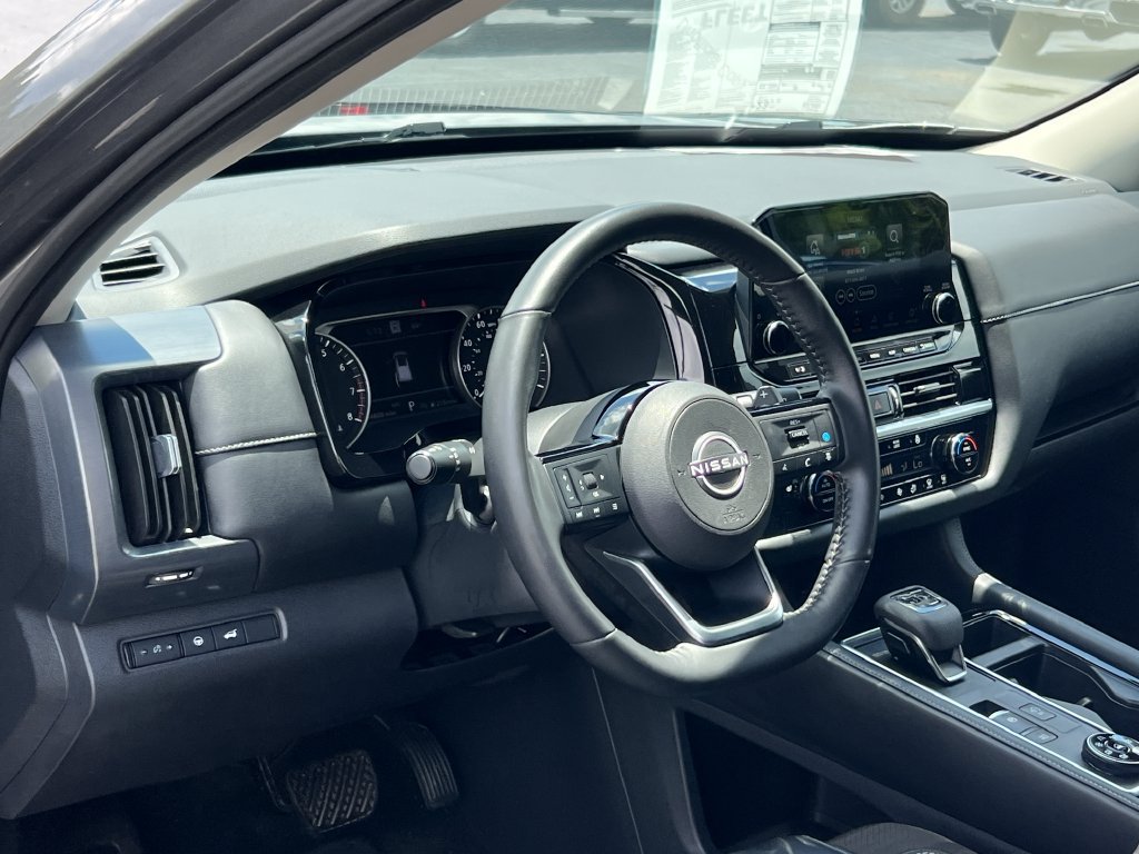 Used 2025 Nissan Pathfinder SL AWD/4WD image 5