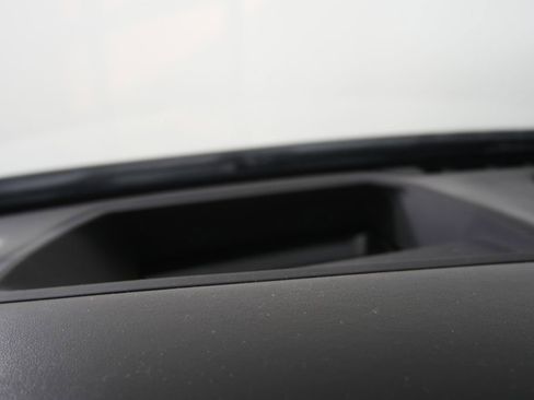 Used 2021 BMW 740i w/ M Sport Package image 20