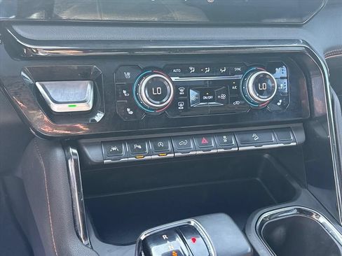 Used 2024 GMC Sierra 1500 AT4 w/ Technology Package AWD/4WD image 34