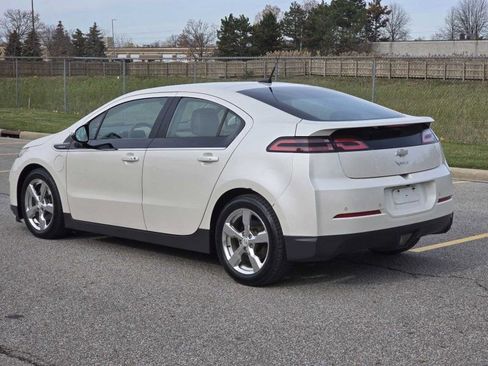 Used 2014 Chevrolet Volt Premium w/ Premium Trim Package image 19