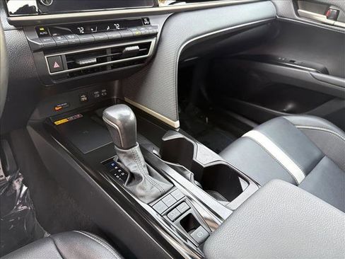 Used 2025 Toyota Camry SE image 20