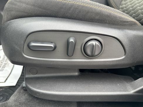 Used 2019 Chevrolet Equinox LT image 15