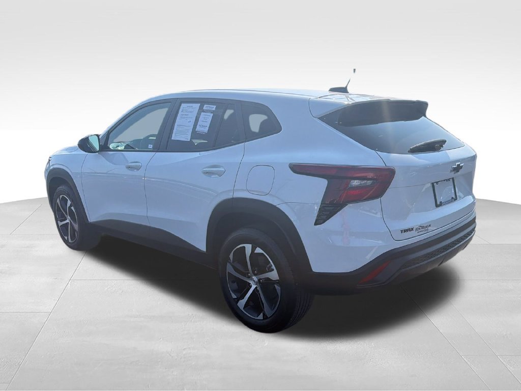 Used 2025 Chevrolet Trax RS w/ Driver Confidence Package FWD image 19