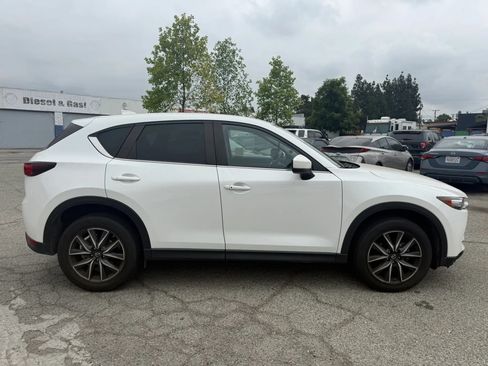 Used 2018 MAZDA CX-5 Touring w/ Preferred Equipment Package FWD image 4