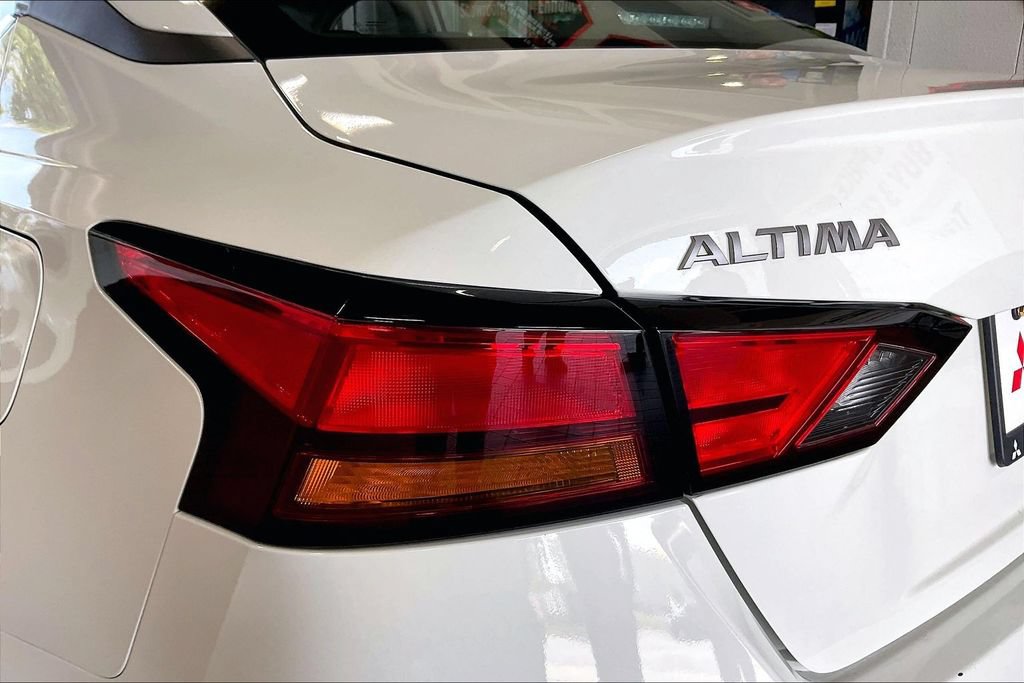 Used 2025 Nissan Altima 2.5 SV AWD/4WD image 17