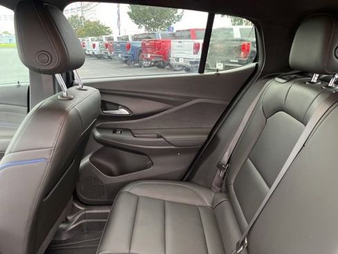 Used 2025 Buick Envista Sport Touring w/ Convenience I Package FWD image 12