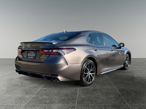 Used 2021 Toyota Camry SE w/ Cold Weather Package AWD/4WD image 6