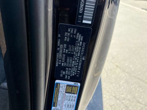 Used 2026 Kia Carnival FWD image 32