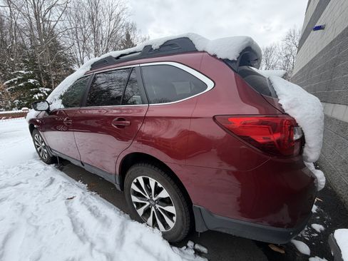 Used 2015 Subaru Outback 2.5i Limited image 3