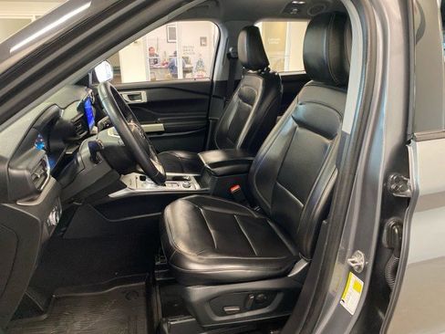 Certified 2021 Ford Explorer XLT w/ Equipment Group 202A image 14