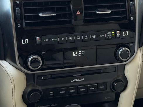 Used 2023 Lexus GX 460 Premium w/ Premium Package AWD/4WD image 17