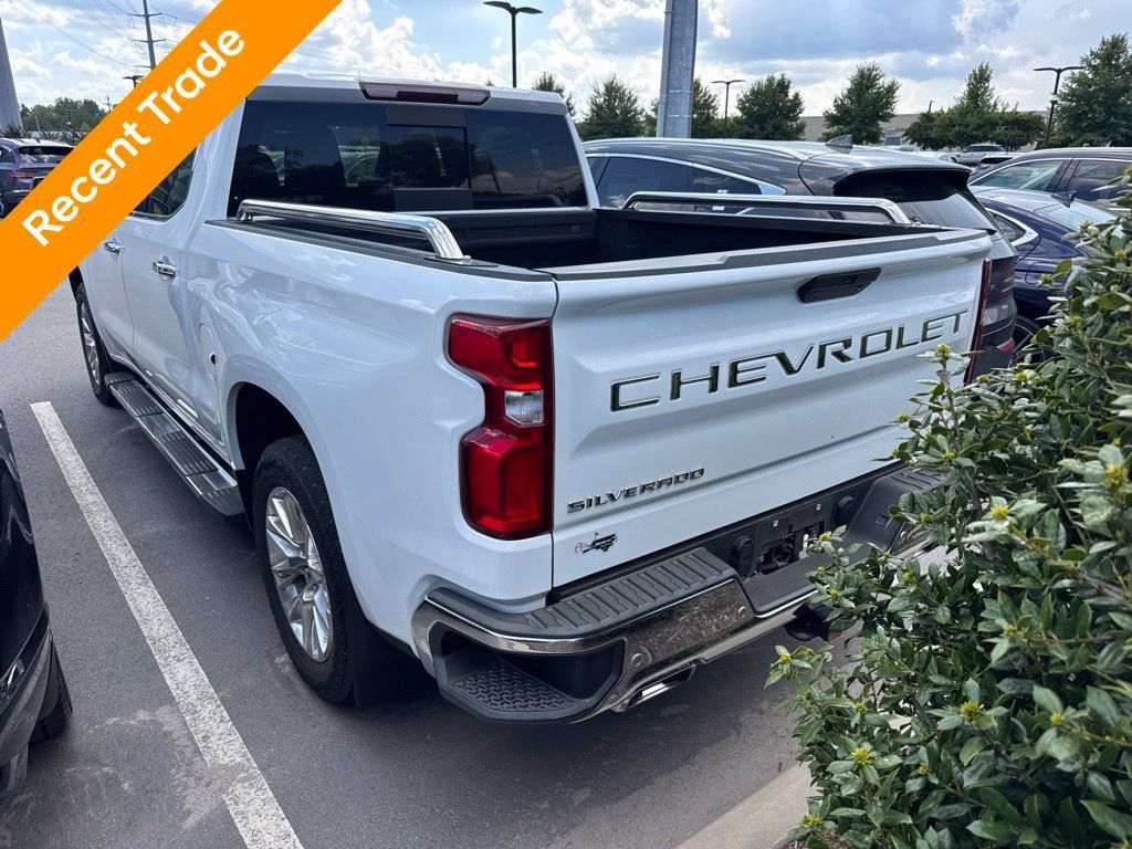 Used 2022 Chevrolet Silverado 1500 LTZ AWD/4WD image 4