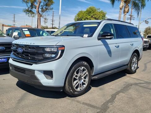 Used 2025 Ford Expedition Active AWD/4WD image 29
