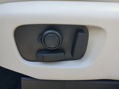 Certified 2025 Land Rover Discovery S AWD/4WD image 19