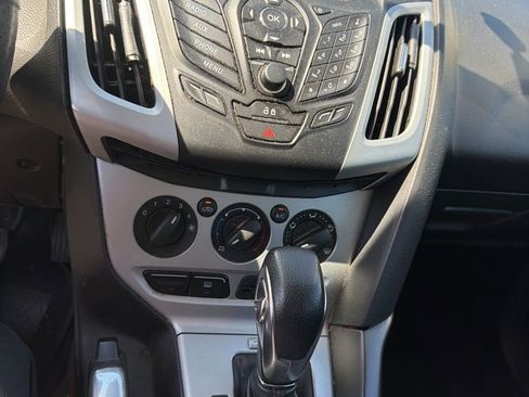 Used 2013 Ford Focus SE w/ SE Winter Pkg FWD image 5