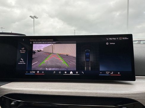 Used 2025 BMW 330i xDrive Sedan w/ Premium Package image 19