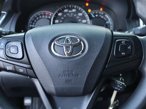 Used 2015 Toyota Camry LE FWD image 25