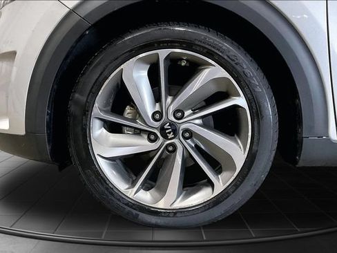 Used 2018 Kia Niro Touring FWD image 9