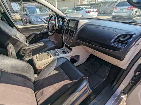 Used 2020 Dodge Grand Caravan SXT image 13