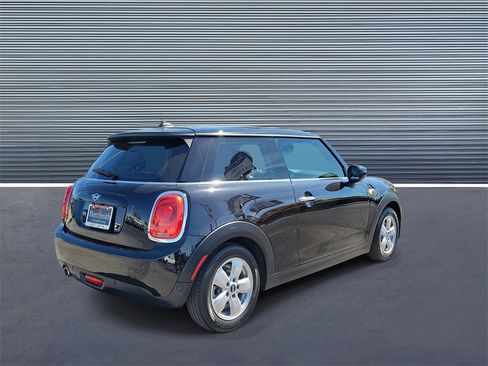 Used 2020 MINI Cooper 2-Door Hardtop image 3