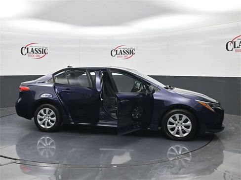 Used 2024 Toyota Corolla LE image 31