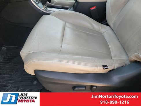 Used 2020 Subaru Ascent Premium w/ Convenience Package image 26