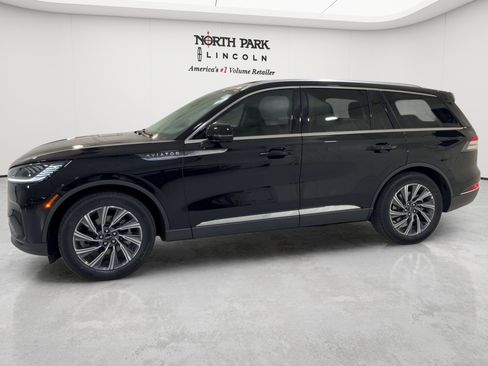 New 2026 Lincoln Aviator 2WD image 2