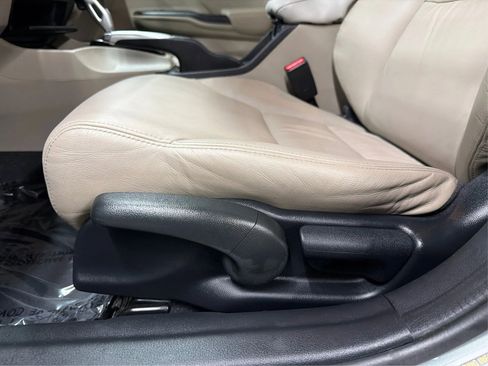 Used 2013 Honda Civic Hybrid Sedan image 31