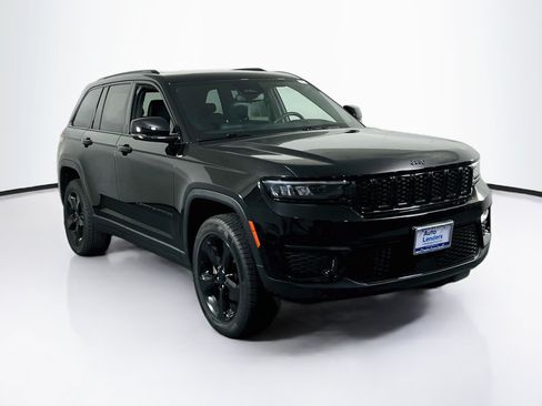 Used 2023 Jeep Grand Cherokee Altitude AWD/4WD image 3