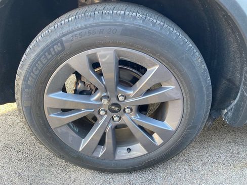 Used 2023 Ford Explorer XLT w/ Equipment Group 202A AWD/4WD image 8