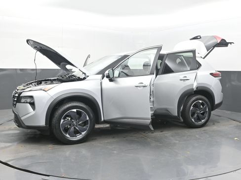 Used 2025 Nissan Rogue SV AWD/4WD image 39