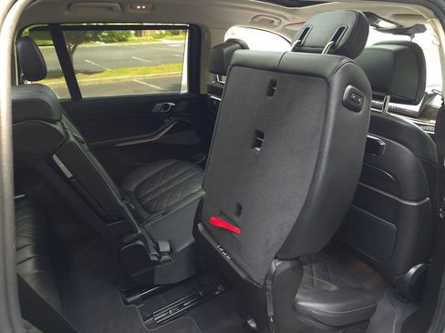 Used 2025 BMW X7 xDrive40i image 23