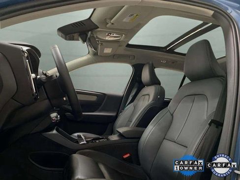 Used 2025 Volvo XC40 B5 Plus image 27