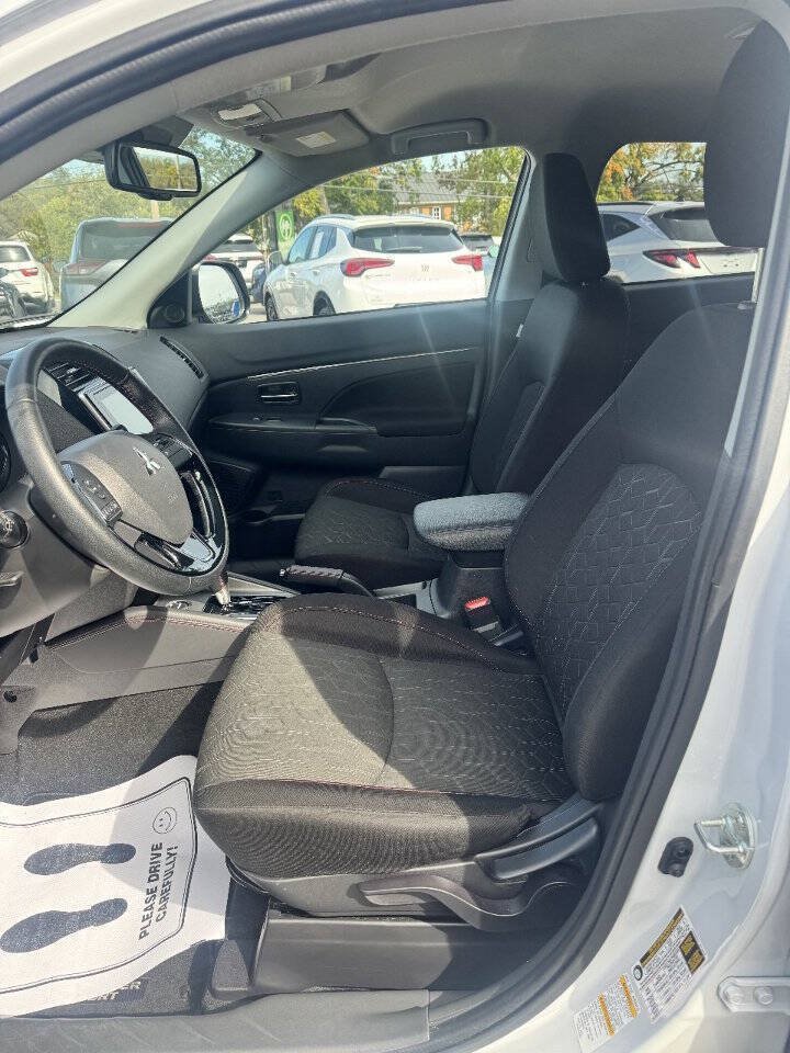 Used 2025 Mitsubishi Outlander Sport LE AWD/4WD image 6