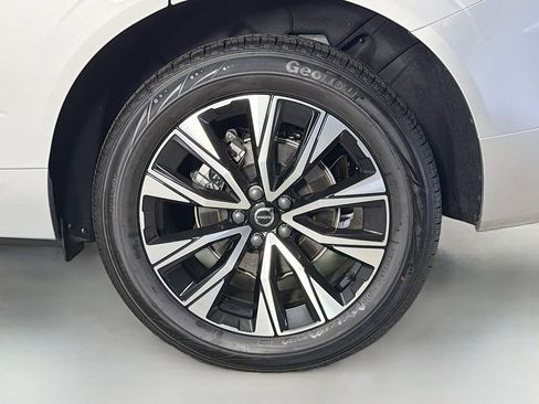 Used 2023 Volvo XC60 B5 Plus w/ Climate Package AWD/4WD image 31