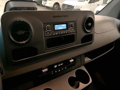 Used 2025 Mercedes-Benz Sprinter 2500 image 20