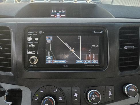 Used 2012 Toyota Sienna LE image 30