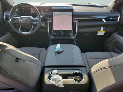 New 2026 GMC Yukon XL Elevation image 24