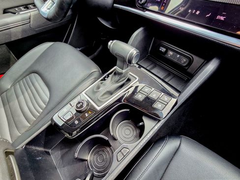 Used 2024 Kia Sportage SX image 12